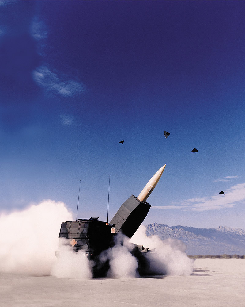 LAND_M142_HIMARS_Firing_ATACMS_lg.jpg