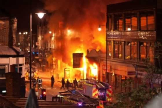 london_riot_560x375.jpg